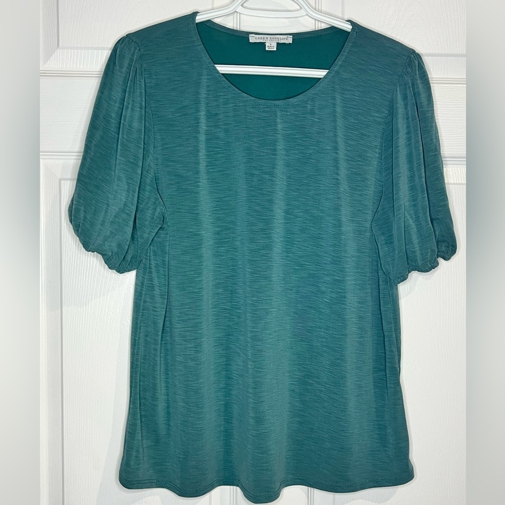 Green Envelope women’s green top - Size Large